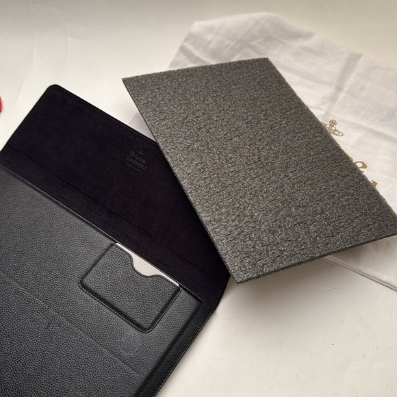 Vivienne Westwood SS19 NWT MACBOOK leather CASE 13” NEW - Picture 12 of 15